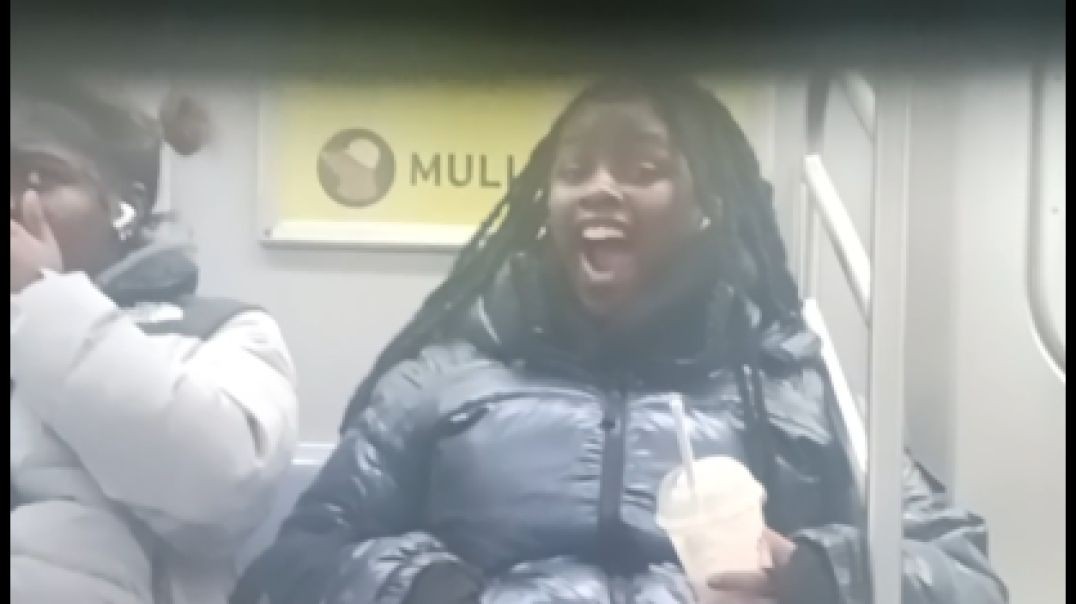 ⁣Ugly Girls Open Mouths