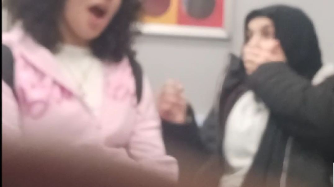 ⁣Teens Hand to Mouth