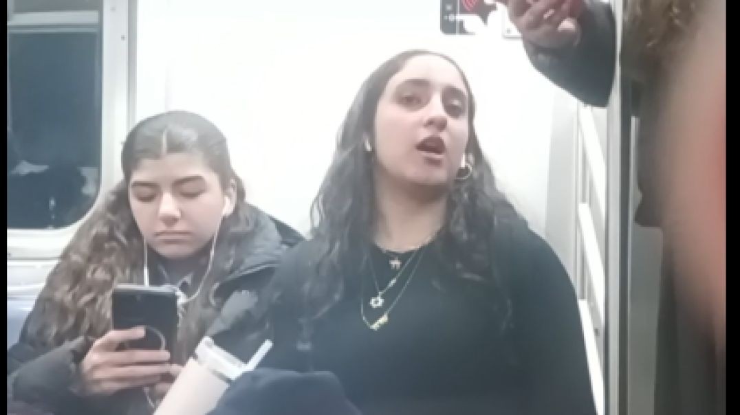 ⁣3  Happy Yeshiva Girls