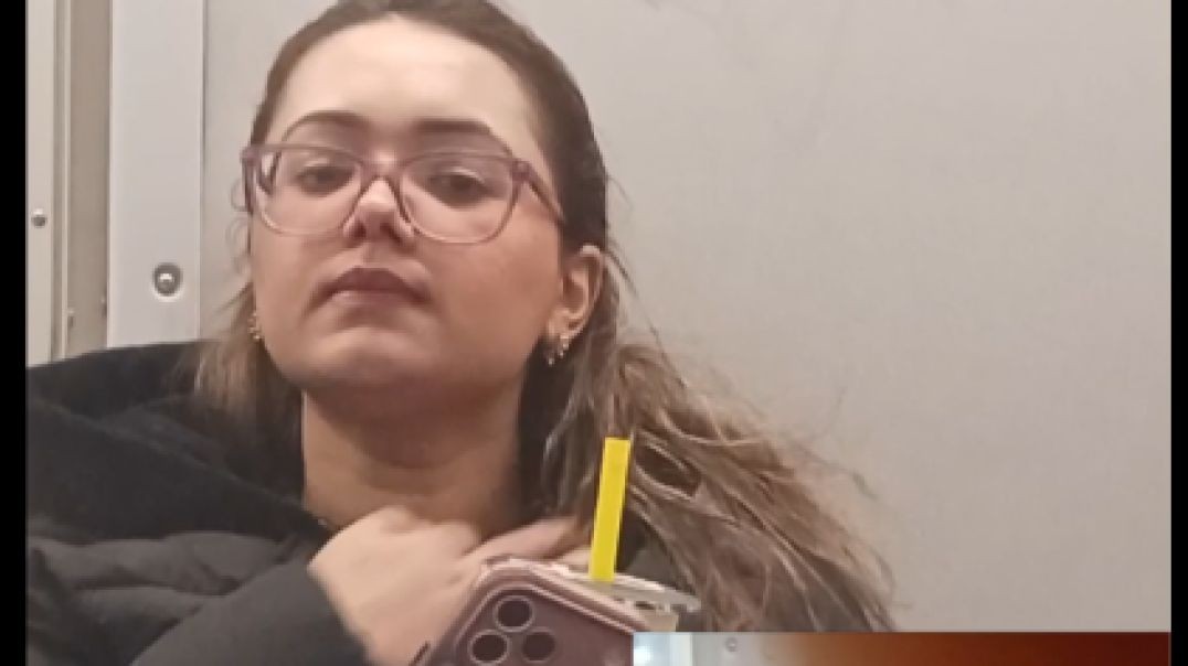 ⁣Hard Working Girl Takes Pics