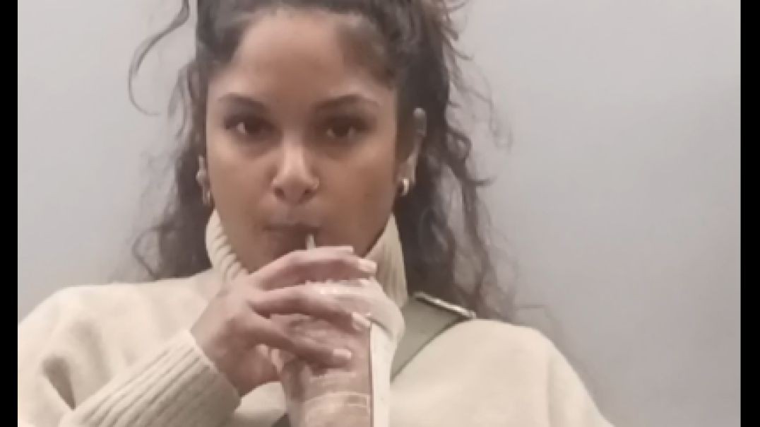 ⁣Drink and Cock  After Work Lady